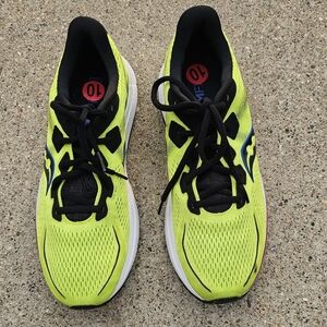 New Saucony PWRRUN Formfit sneaker Men's size 10